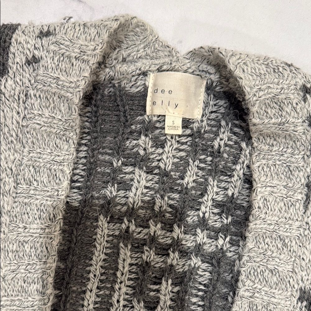 Gray Geometric Patterned Cardigan - Picture 2 of 2